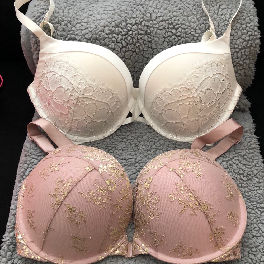 34DDD Victory Secret very sexy push up bras.